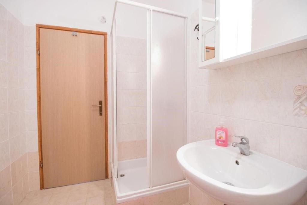 Apartmani Nedjeljko Čunski Exteriör bild